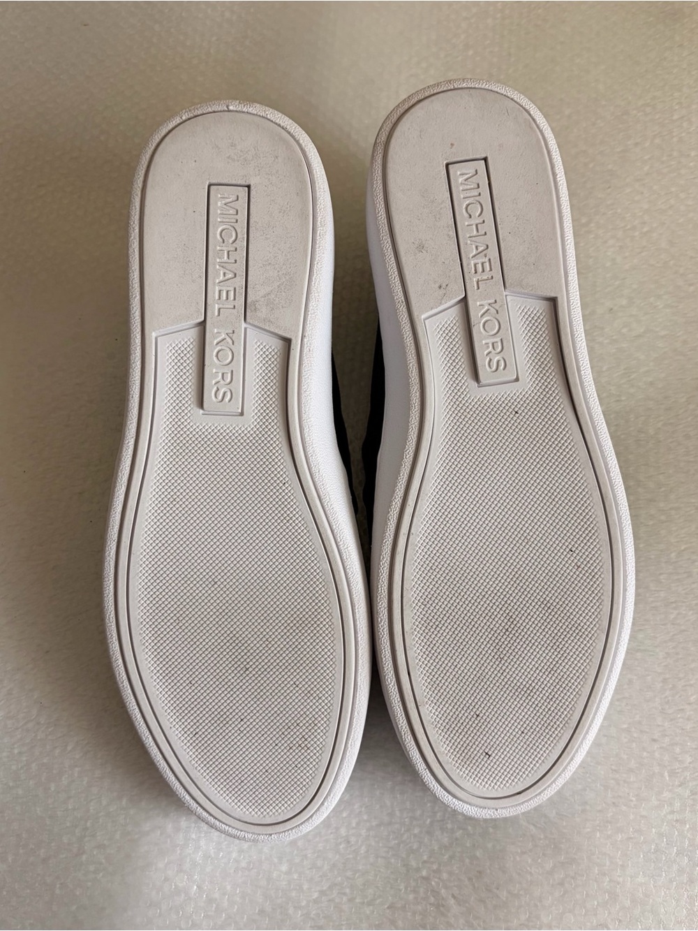 Michael Kors Women’s Black & White Slip-On Logo Casual Sneakers Sz 7.5 - Picture 6 of 7